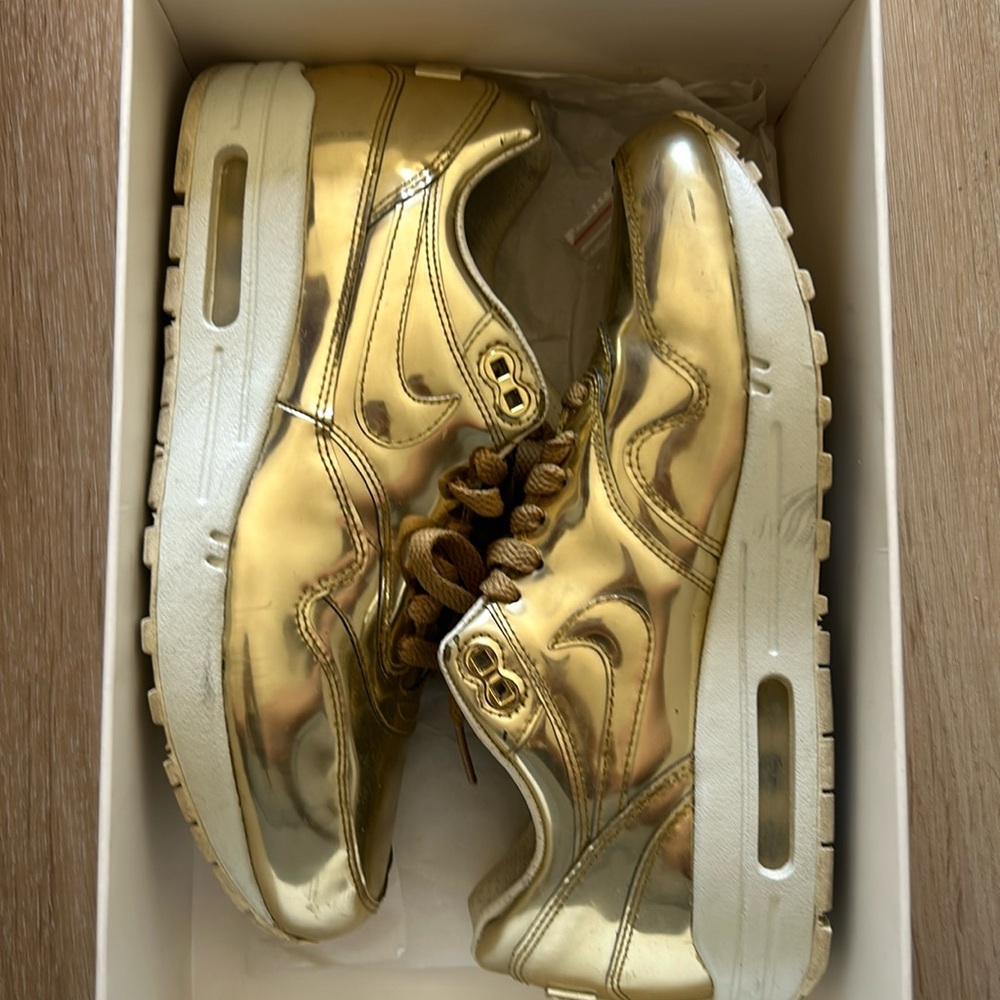 Nike Air max 1 liquid gold
